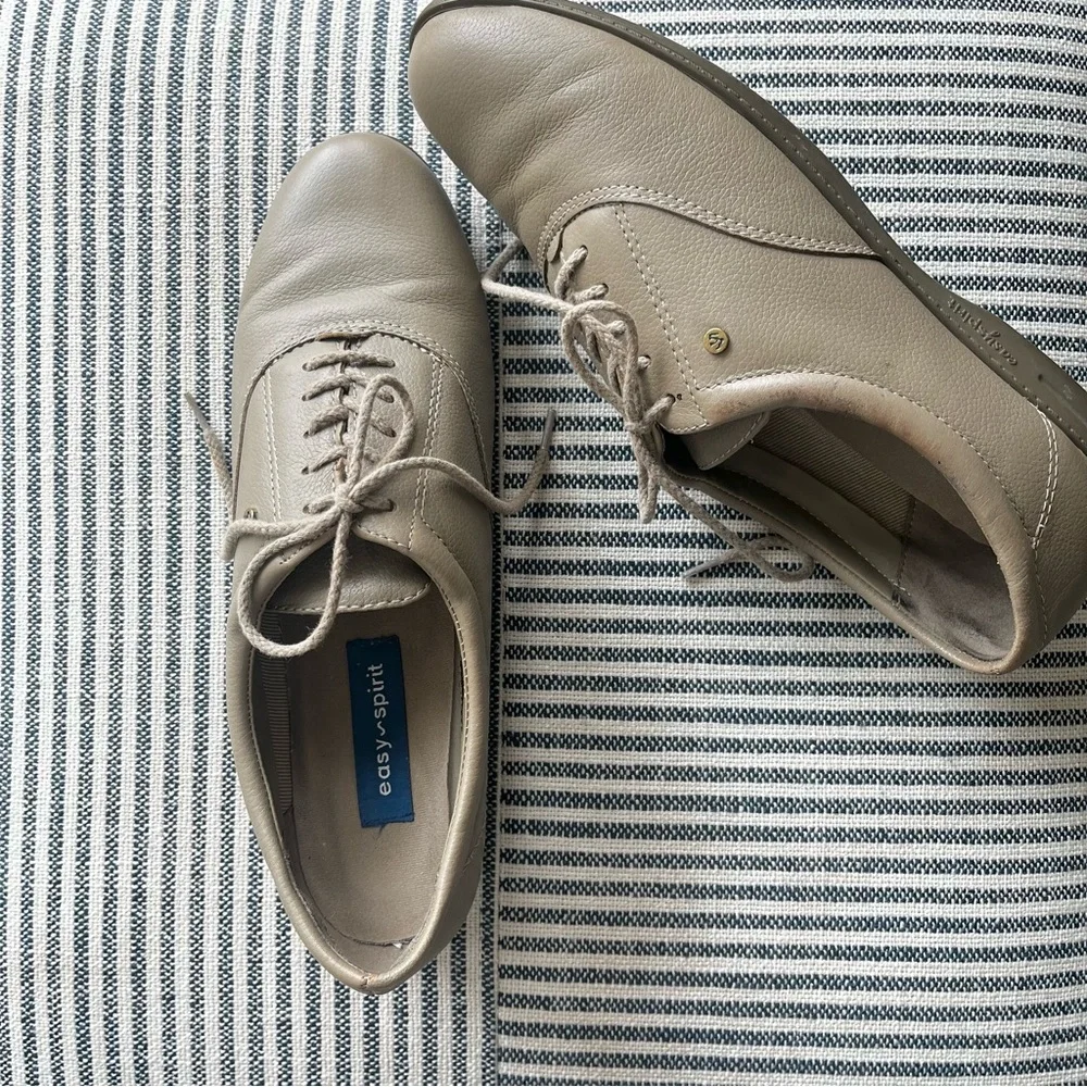 9.5N Easy Spirit ESMotion Taupe Leather Oxford Shoe